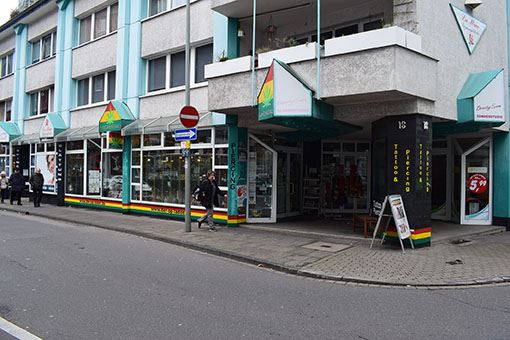 Außenansicht des OP-Ladens in der Birkenbergstraße