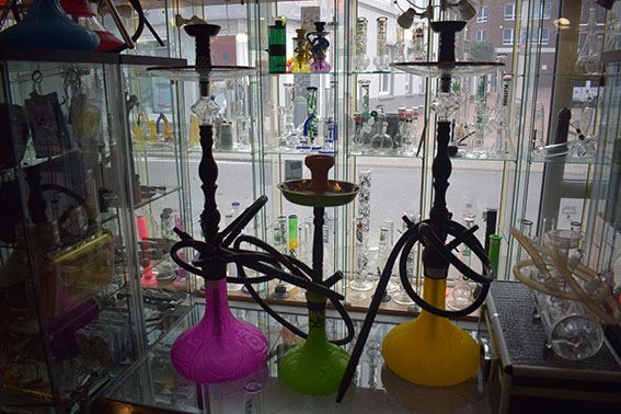 Shisha-Vitrine im Laden